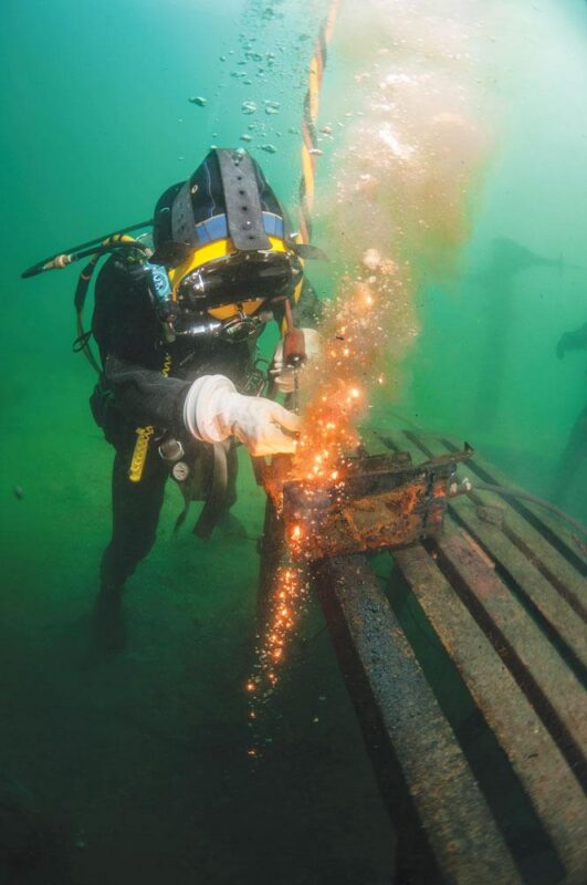 diving into underwater welding and burning 1563372562